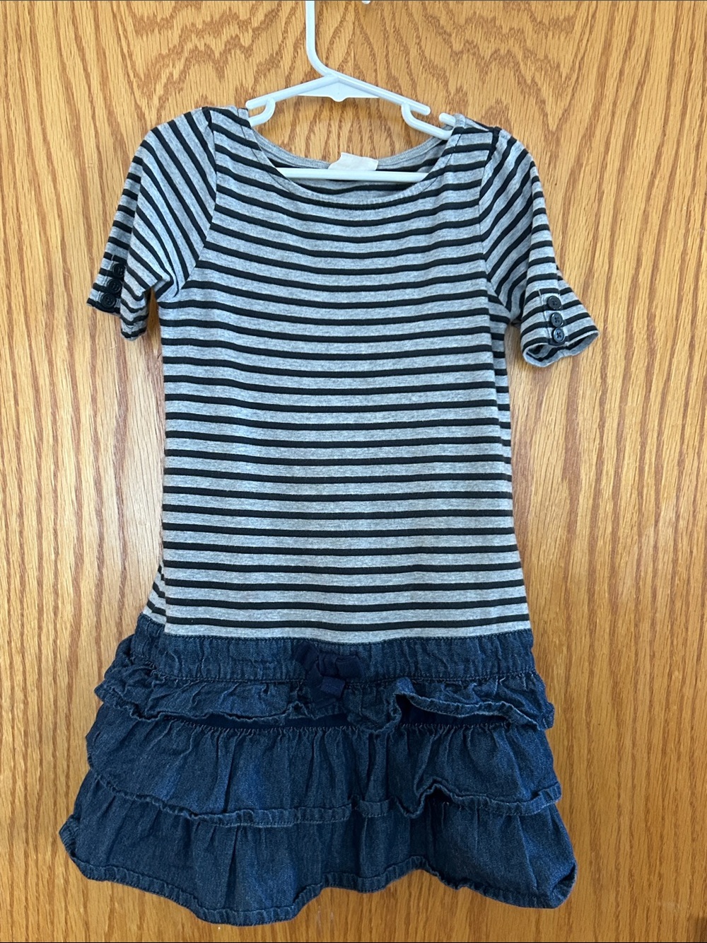 Crazy 8 Striped Gray with Navy Stripes Ruffle Skirt Dress  Sz S 5/6